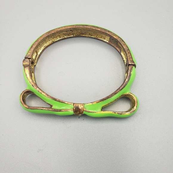 Vintage Green Enamel Bow Bracelet w/Hinge Closure - Picture 3 of 5